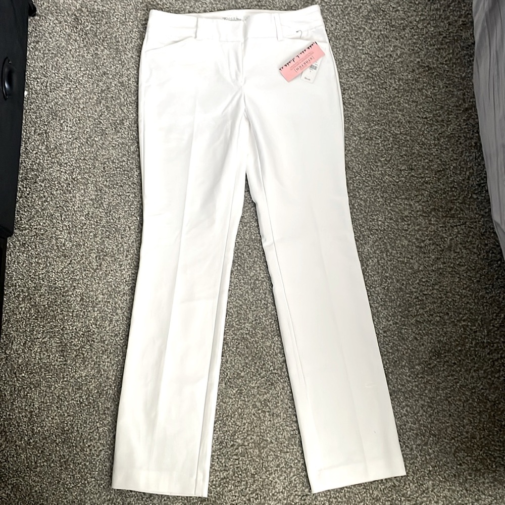 New York & Company All-Season Stretch pants. 2-Way stretch with shaping